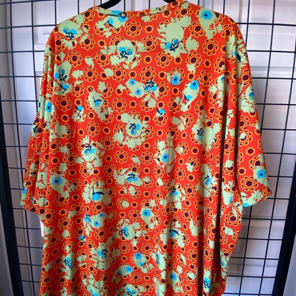 NWT plus size LulaRoe Irma Top - Picture 5 of 6